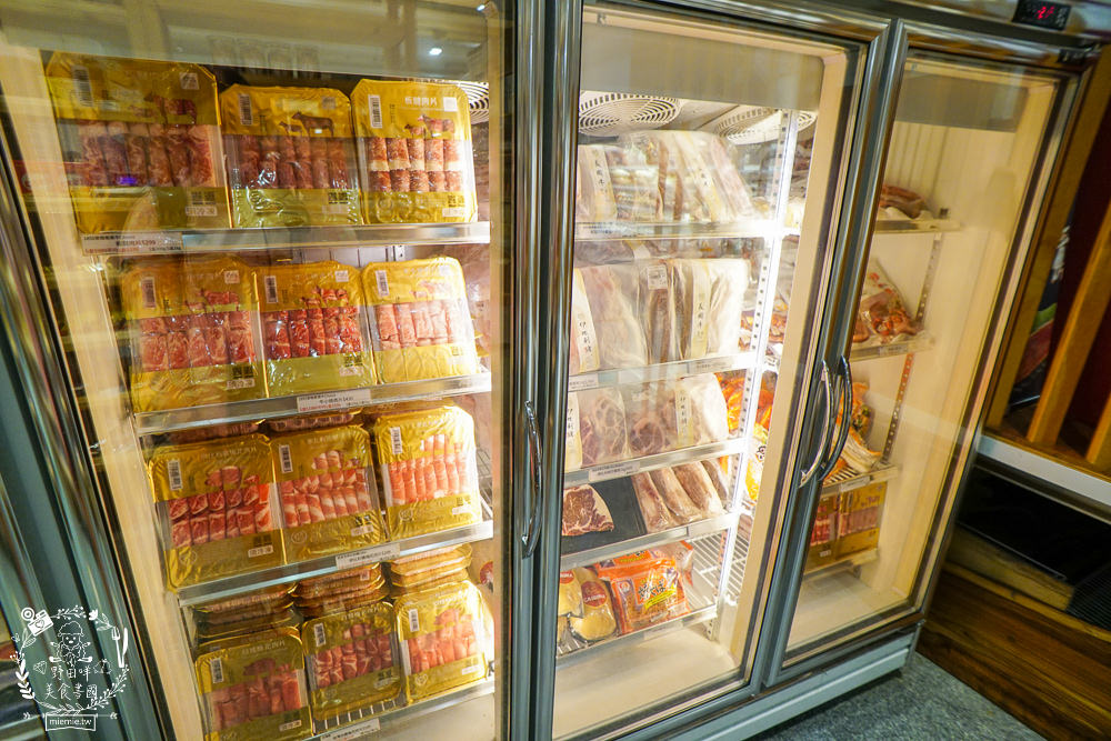 平凡五金行|高雄頂級進口肉品火鍋超市!空運活海鮮與日本和菓子!二樓有免費湯底與內用坐位! - 第35張圖 平凡五金行|高雄頂級進口肉品火鍋超市!空運活海鮮與日本和菓子!二樓有免費湯底與內用坐位!