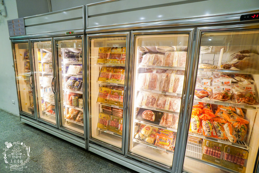 平凡五金行|高雄頂級進口肉品火鍋超市!空運活海鮮與日本和菓子!二樓有免費湯底與內用坐位! - 第34張圖 平凡五金行|高雄頂級進口肉品火鍋超市!空運活海鮮與日本和菓子!二樓有免費湯底與內用坐位!