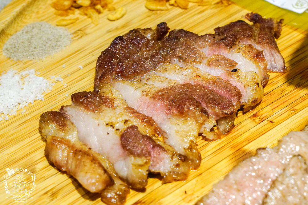 平凡五金行|高雄頂級進口肉品火鍋超市!空運活海鮮與日本和菓子!二樓有免費湯底與內用坐位! - 第60張圖 平凡五金行|高雄頂級進口肉品火鍋超市!空運活海鮮與日本和菓子!二樓有免費湯底與內用坐位!
