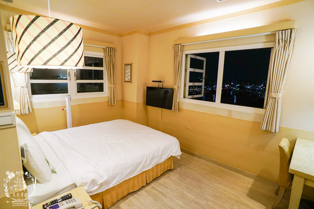 台南住宿[康橋商旅民生店]24小時供應的咖啡冰淇淋!可以欣賞到美麗的安平運河夜景?