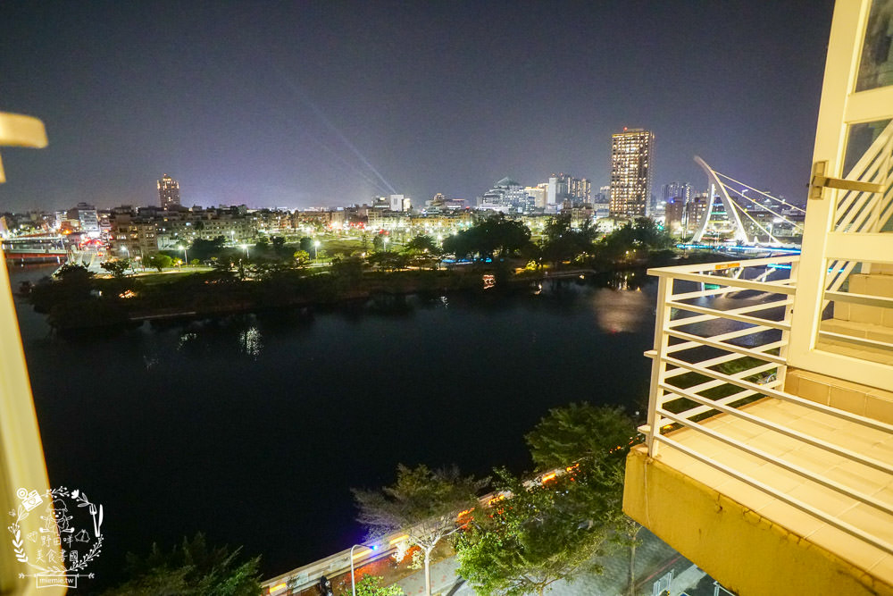 台南住宿[康橋商旅民生店]24小時供應的咖啡冰淇淋!可以欣賞到美麗的安平運河夜景?