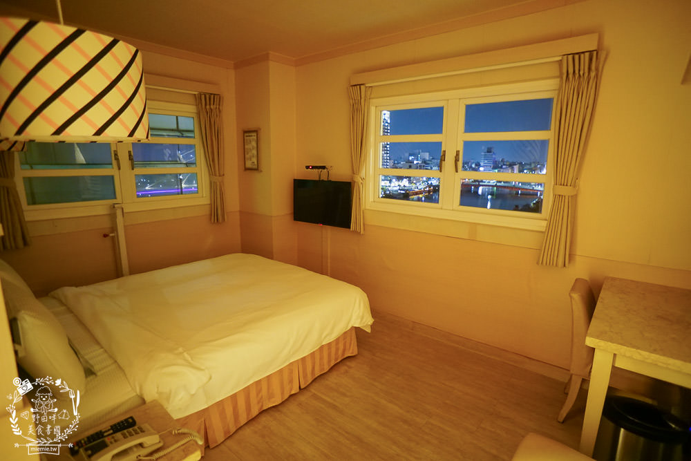 台南住宿[康橋商旅民生店]24小時供應的咖啡冰淇淋!可以欣賞到美麗的安平運河夜景?