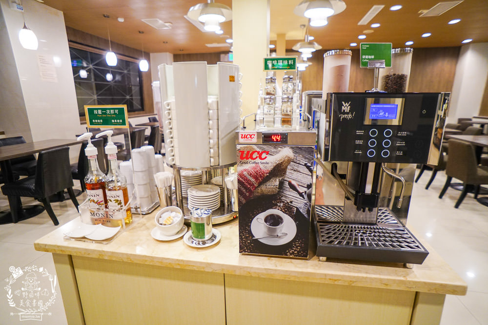 台南住宿[康橋商旅民生店]24小時供應的咖啡冰淇淋!可以欣賞到美麗的安平運河夜景?