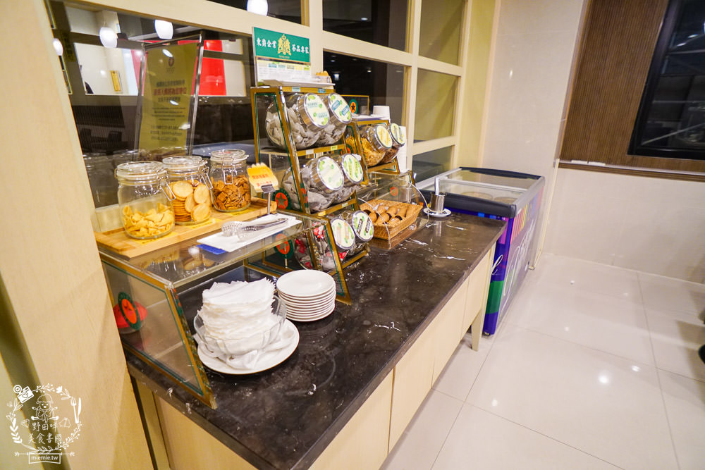 台南住宿[康橋商旅民生店]24小時供應的咖啡冰淇淋!可以欣賞到美麗的安平運河夜景?