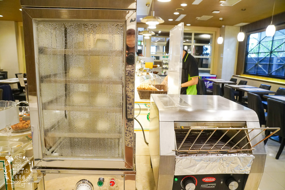 台南住宿[康橋商旅民生店]24小時供應的咖啡冰淇淋!可以欣賞到美麗的安平運河夜景?