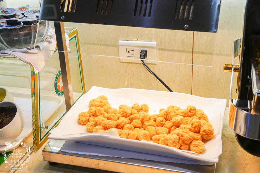 台南住宿[康橋商旅民生店]24小時供應的咖啡冰淇淋!可以欣賞到美麗的安平運河夜景?