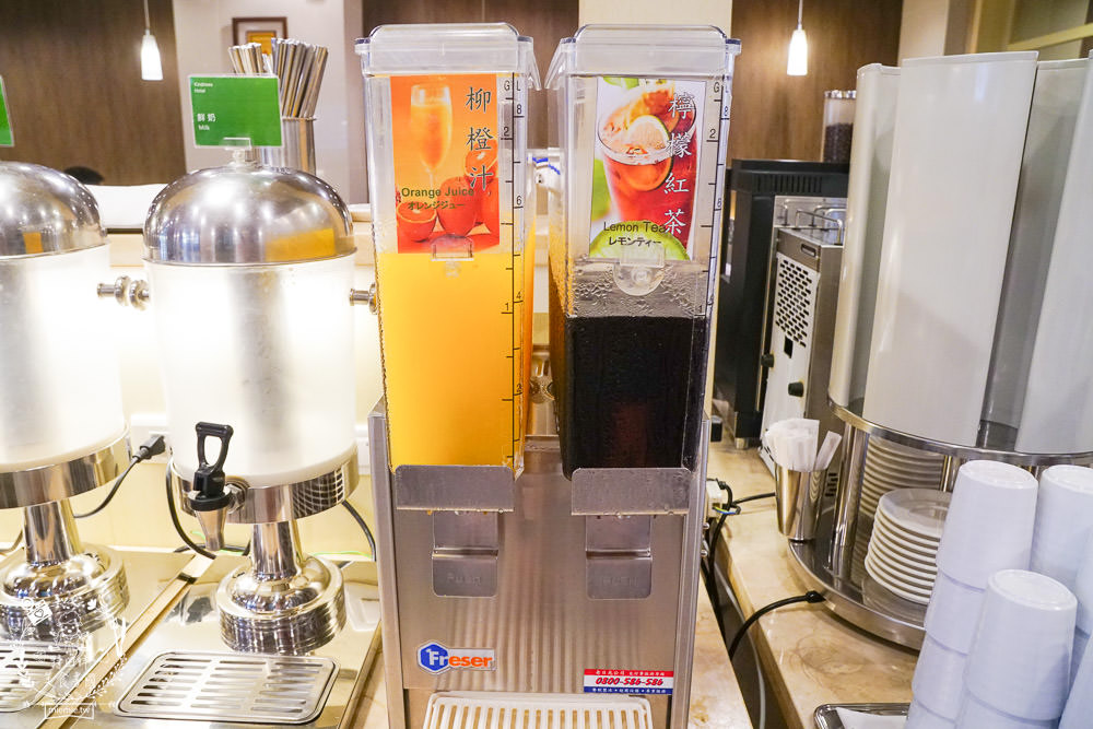 台南住宿[康橋商旅民生店]24小時供應的咖啡冰淇淋!可以欣賞到美麗的安平運河夜景?