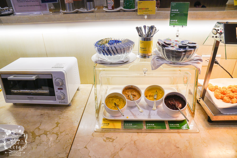 台南住宿[康橋商旅民生店]24小時供應的咖啡冰淇淋!可以欣賞到美麗的安平運河夜景?