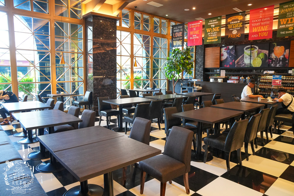 康橋商旅花蓮站前館超澎派的一泊三食!宵夜晚餐有歌手駐唱?中西式自助早餐飽到天靈蓋!居然還有貼心的下午茶點心