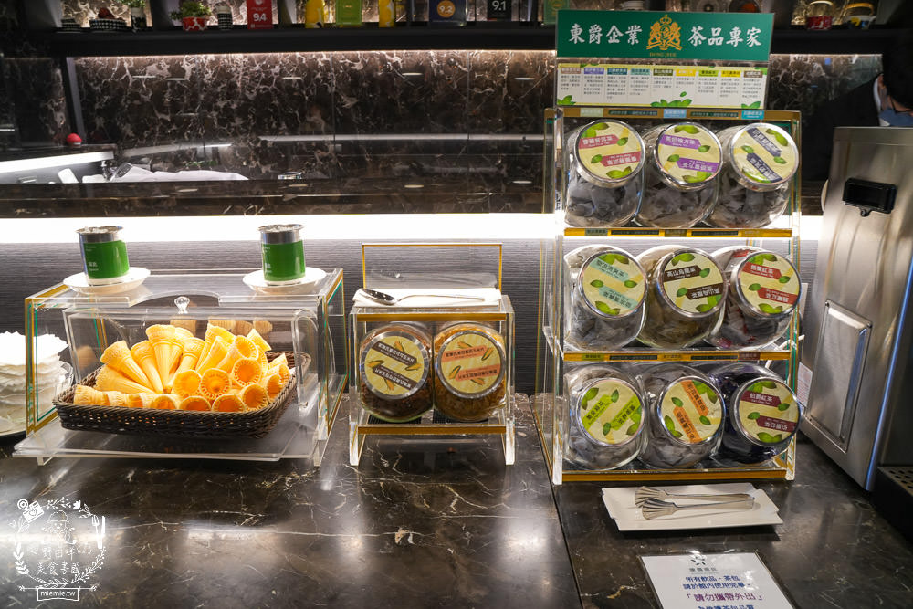 康橋商旅花蓮站前館超澎派的一泊三食!宵夜晚餐有歌手駐唱?中西式自助早餐飽到天靈蓋!居然還有貼心的下午茶點心