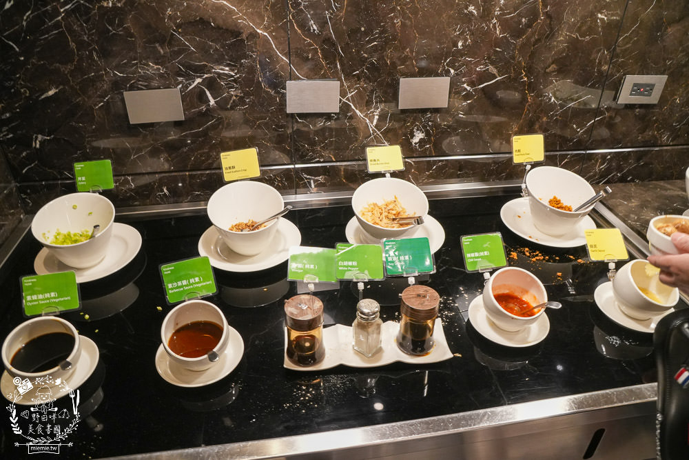 康橋商旅花蓮站前館超澎派的一泊三食!宵夜晚餐有歌手駐唱?中西式自助早餐飽到天靈蓋!居然還有貼心的下午茶點心