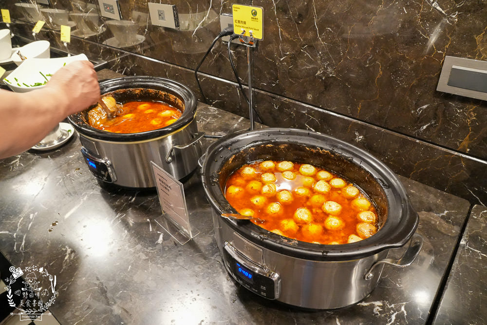 康橋商旅花蓮站前館超澎派的一泊三食!宵夜晚餐有歌手駐唱?中西式自助早餐飽到天靈蓋!居然還有貼心的下午茶點心