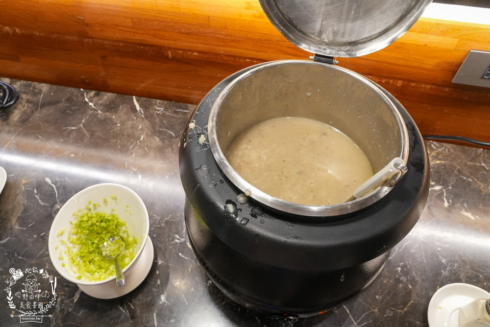 康橋商旅花蓮站前館超澎派的一泊三食!宵夜晚餐有歌手駐唱?中西式自助早餐飽到天靈蓋!居然還有貼心的下午茶點心