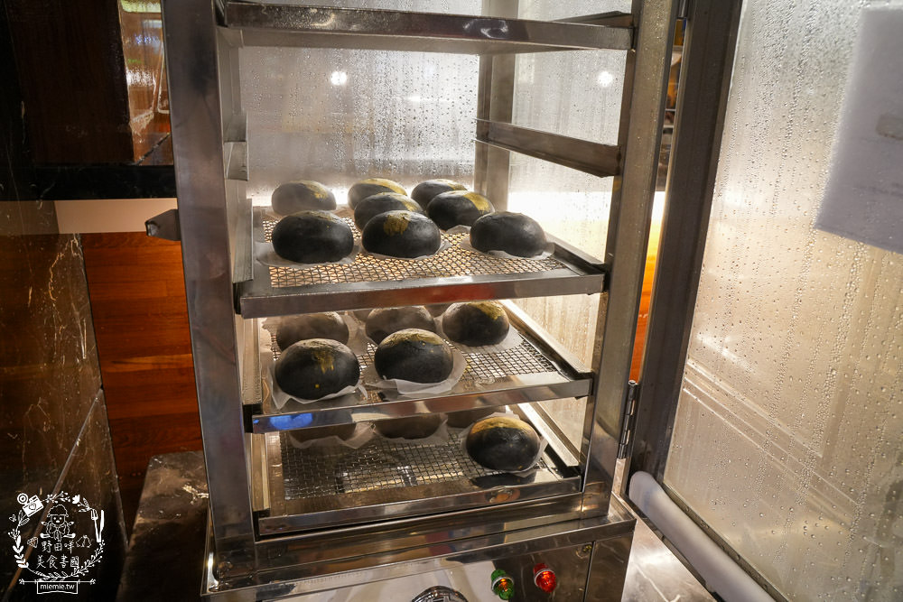 康橋商旅花蓮站前館超澎派的一泊三食!宵夜晚餐有歌手駐唱?中西式自助早餐飽到天靈蓋!居然還有貼心的下午茶點心