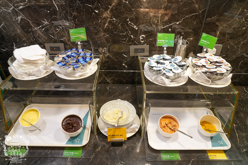 康橋商旅花蓮站前館超澎派的一泊三食!宵夜晚餐有歌手駐唱?中西式自助早餐飽到天靈蓋!居然還有貼心的下午茶點心