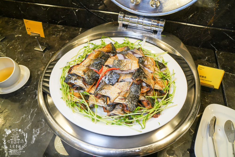 康橋商旅花蓮站前館超澎派的一泊三食!宵夜晚餐有歌手駐唱?中西式自助早餐飽到天靈蓋!居然還有貼心的下午茶點心