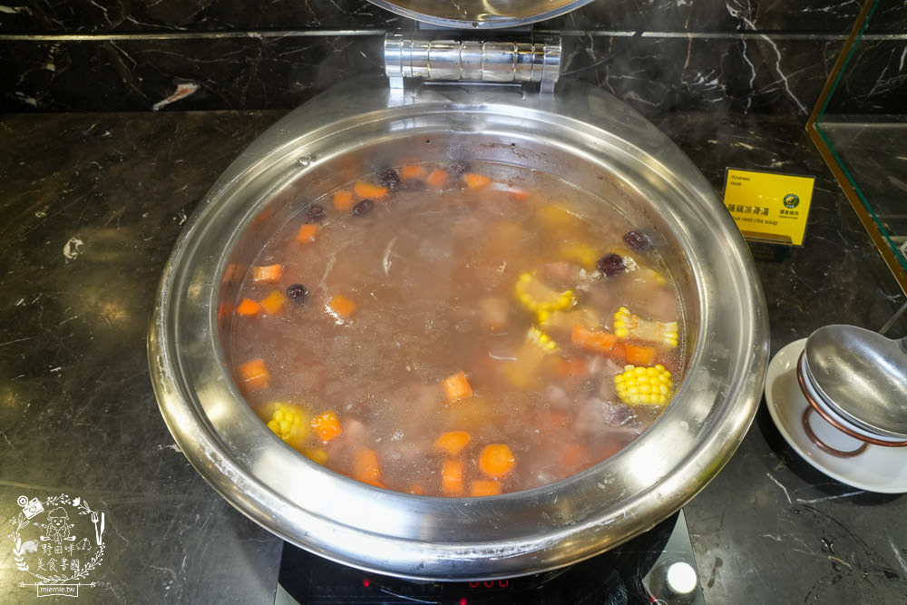 康橋商旅花蓮站前館超澎派的一泊三食!宵夜晚餐有歌手駐唱?中西式自助早餐飽到天靈蓋!居然還有貼心的下午茶點心