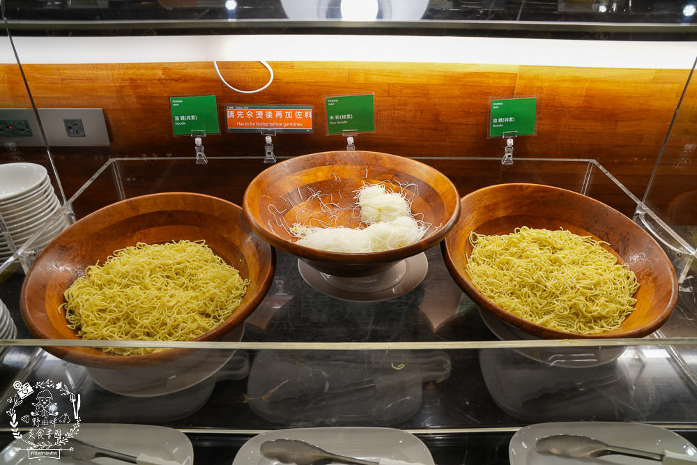 康橋商旅花蓮站前館超澎派的一泊三食!宵夜晚餐有歌手駐唱?中西式自助早餐飽到天靈蓋!居然還有貼心的下午茶點心