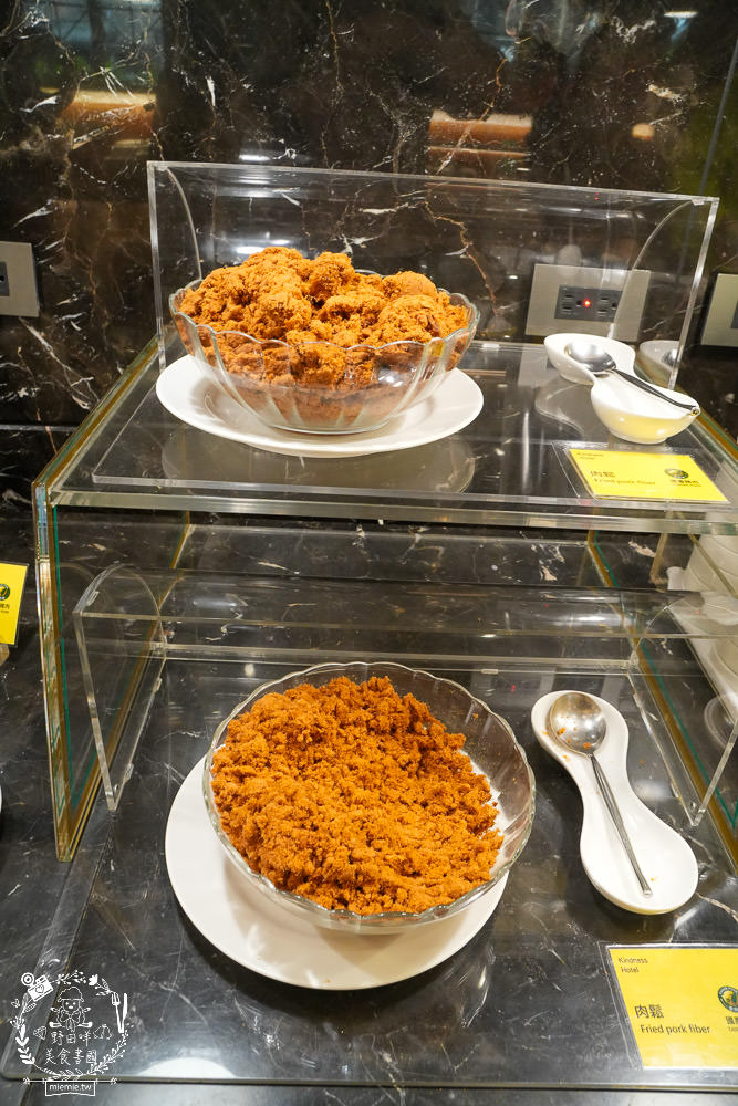 康橋商旅花蓮站前館超澎派的一泊三食!宵夜晚餐有歌手駐唱?中西式自助早餐飽到天靈蓋!居然還有貼心的下午茶點心