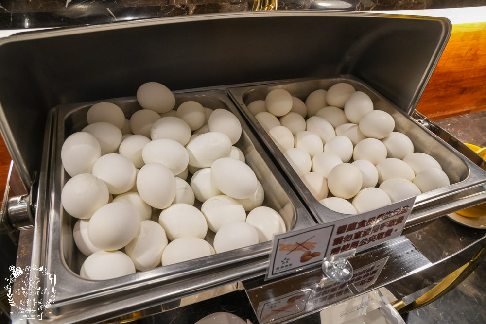 康橋商旅花蓮站前館超澎派的一泊三食!宵夜晚餐有歌手駐唱?中西式自助早餐飽到天靈蓋!居然還有貼心的下午茶點心