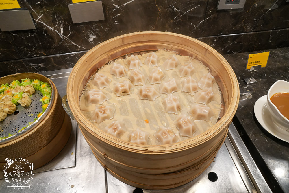 康橋商旅花蓮站前館超澎派的一泊三食!宵夜晚餐有歌手駐唱?中西式自助早餐飽到天靈蓋!居然還有貼心的下午茶點心