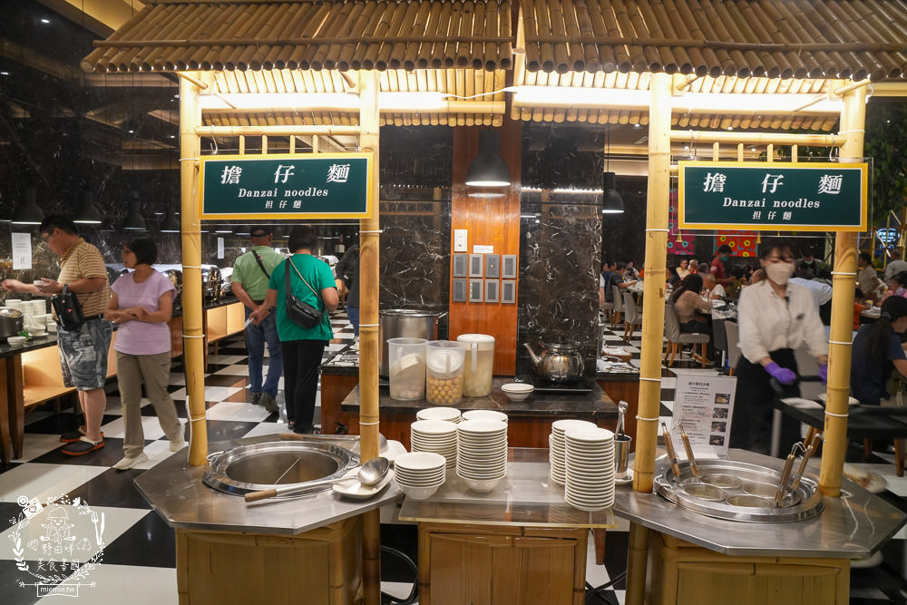 康橋商旅花蓮站前館超澎派的一泊三食!宵夜晚餐有歌手駐唱?中西式自助早餐飽到天靈蓋!居然還有貼心的下午茶點心