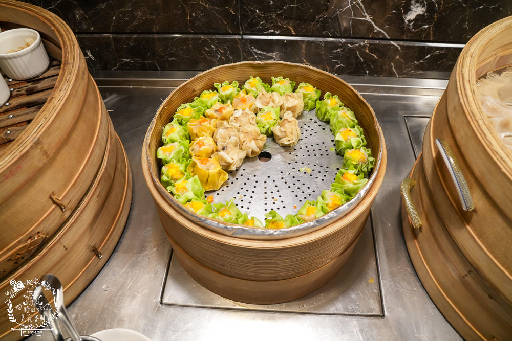 康橋商旅花蓮站前館超澎派的一泊三食!宵夜晚餐有歌手駐唱?中西式自助早餐飽到天靈蓋!居然還有貼心的下午茶點心