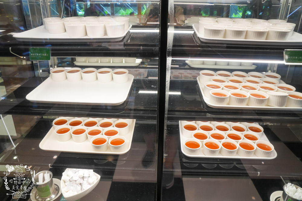 康橋商旅花蓮站前館超澎派的一泊三食!宵夜晚餐有歌手駐唱?中西式自助早餐飽到天靈蓋!居然還有貼心的下午茶點心