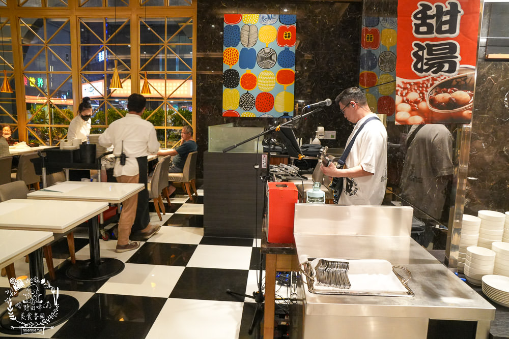 康橋商旅花蓮站前館超澎派的一泊三食!宵夜晚餐有歌手駐唱?中西式自助早餐飽到天靈蓋!居然還有貼心的下午茶點心