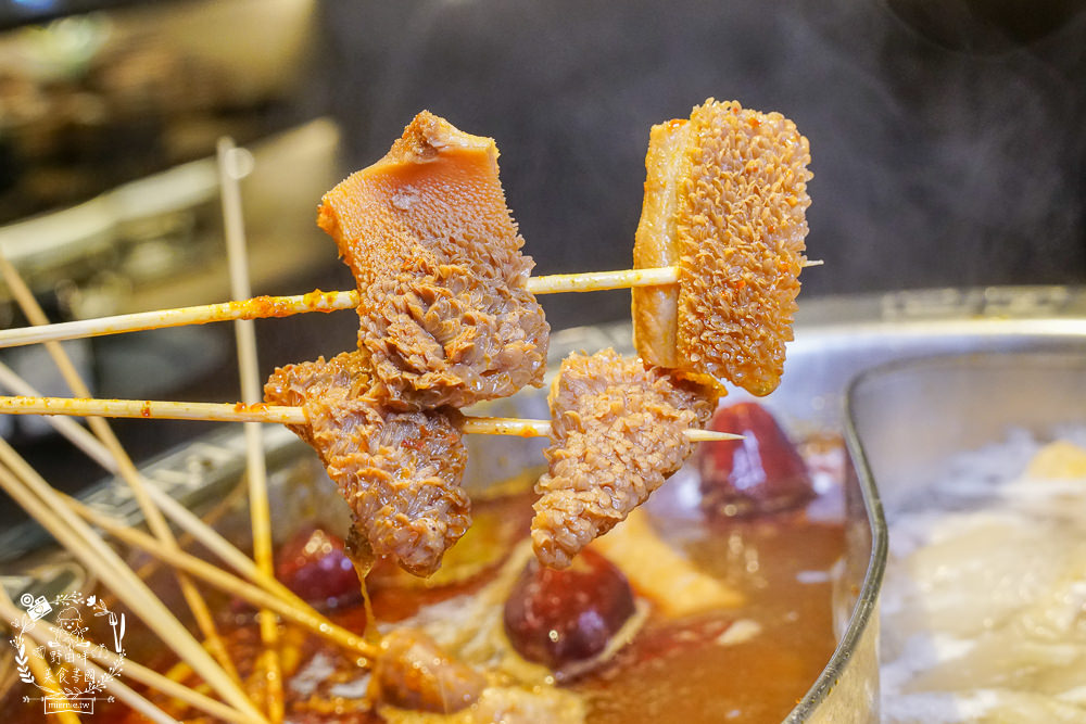 御串燒麻辣火鍋吃到飽|高雄也能吃到串串燒的重慶火鍋?最低558元就超過100種選項超霸氣!麻辣小龍蝦+水煮魚香麻帶勁!