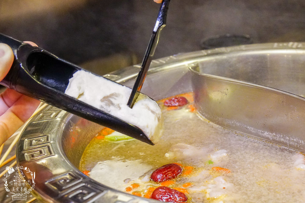 御串燒麻辣火鍋吃到飽|高雄也能吃到串串燒的重慶火鍋?最低558元就超過100種選項超霸氣!麻辣小龍蝦+水煮魚香麻帶勁!