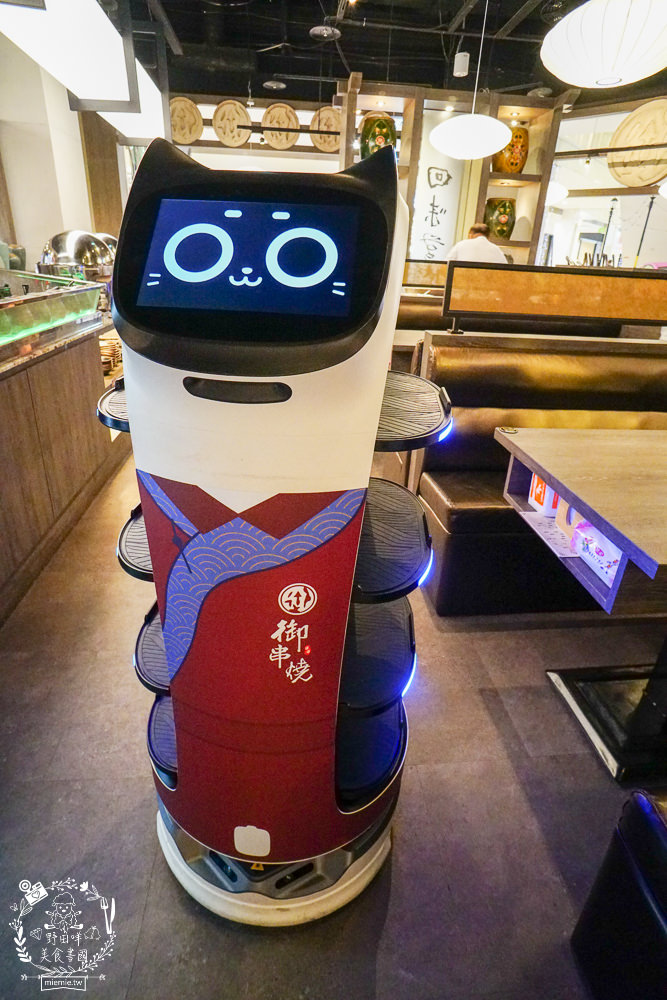 御串燒麻辣火鍋吃到飽|高雄也能吃到串串燒的重慶火鍋?最低558元就超過100種選項超霸氣!麻辣小龍蝦+水煮魚香麻帶勁!