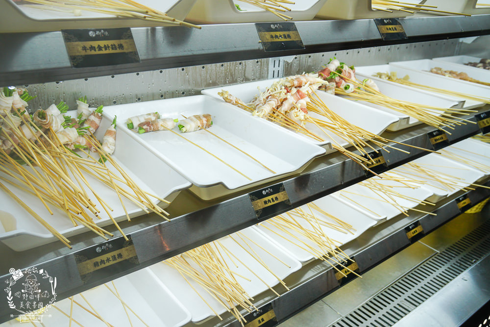 御串燒麻辣火鍋吃到飽|高雄也能吃到串串燒的重慶火鍋?最低558元就超過100種選項超霸氣!麻辣小龍蝦+水煮魚香麻帶勁!