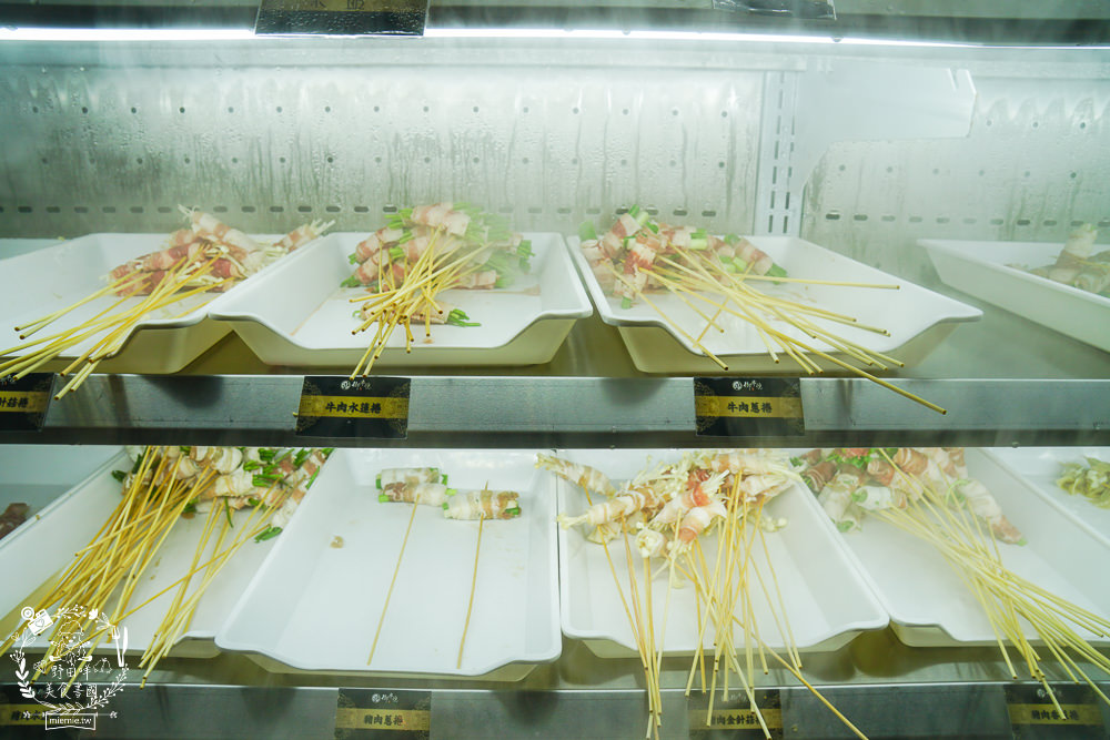 御串燒麻辣火鍋吃到飽|高雄也能吃到串串燒的重慶火鍋?最低558元就超過100種選項超霸氣!麻辣小龍蝦+水煮魚香麻帶勁!