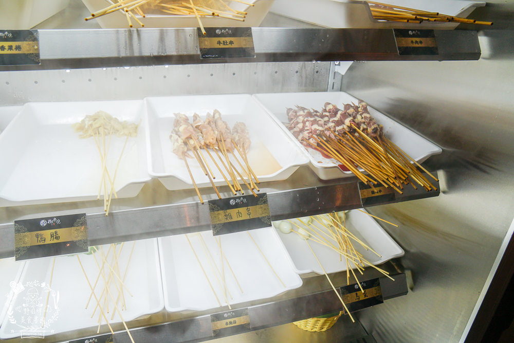 御串燒麻辣火鍋吃到飽|高雄也能吃到串串燒的重慶火鍋?最低558元就超過100種選項超霸氣!麻辣小龍蝦+水煮魚香麻帶勁!