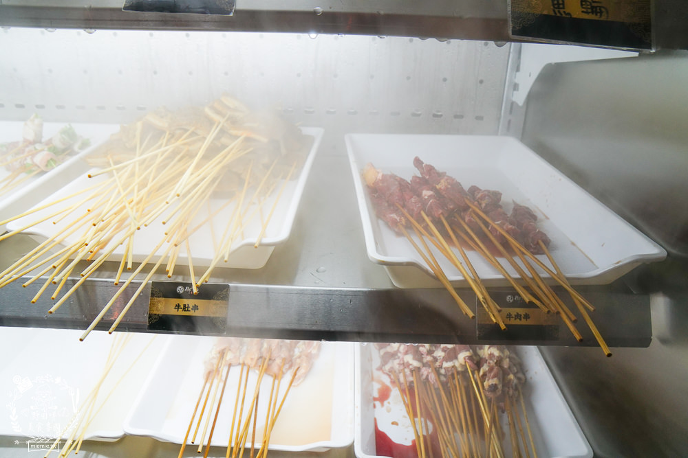 御串燒麻辣火鍋吃到飽|高雄也能吃到串串燒的重慶火鍋?最低558元就超過100種選項超霸氣!麻辣小龍蝦+水煮魚香麻帶勁!