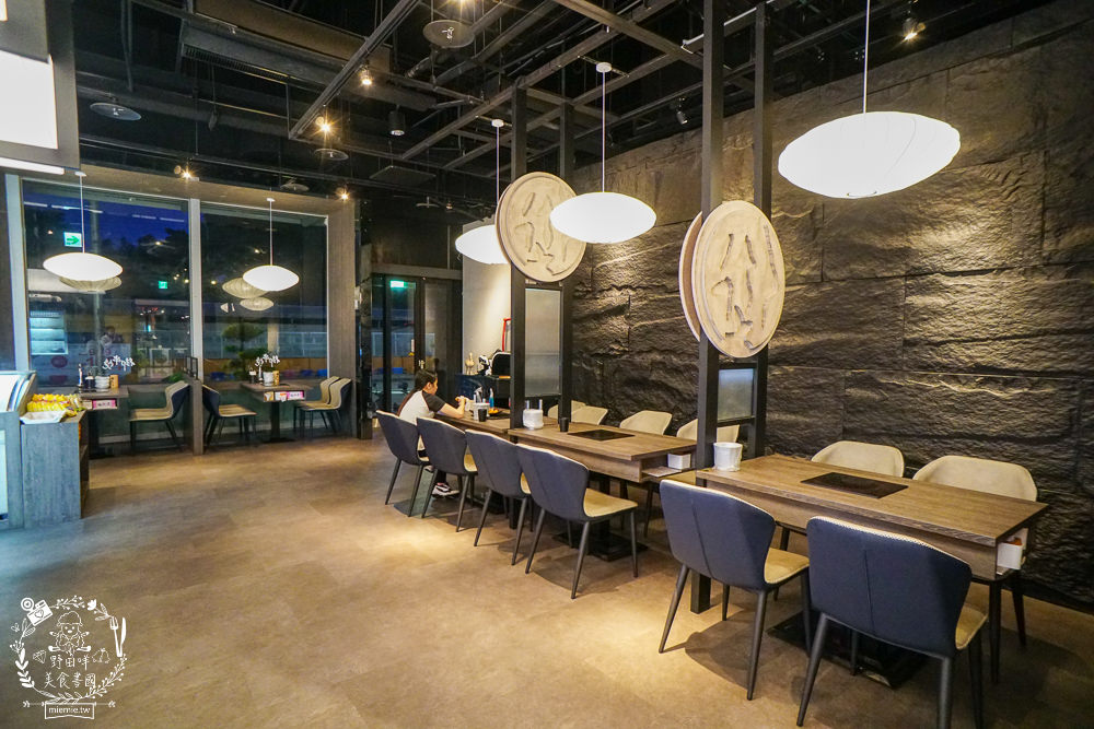 御串燒麻辣火鍋吃到飽|高雄也能吃到串串燒的重慶火鍋?最低558元就超過100種選項超霸氣!麻辣小龍蝦+水煮魚香麻帶勁!