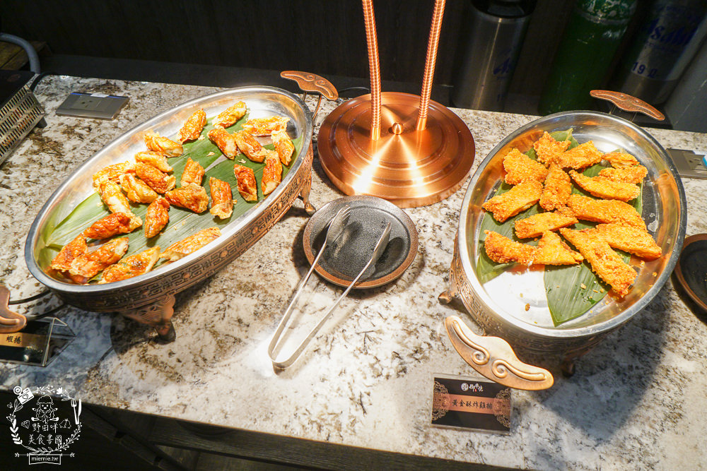 御串燒麻辣火鍋吃到飽|高雄也能吃到串串燒的重慶火鍋?最低558元就超過100種選項超霸氣!麻辣小龍蝦+水煮魚香麻帶勁!