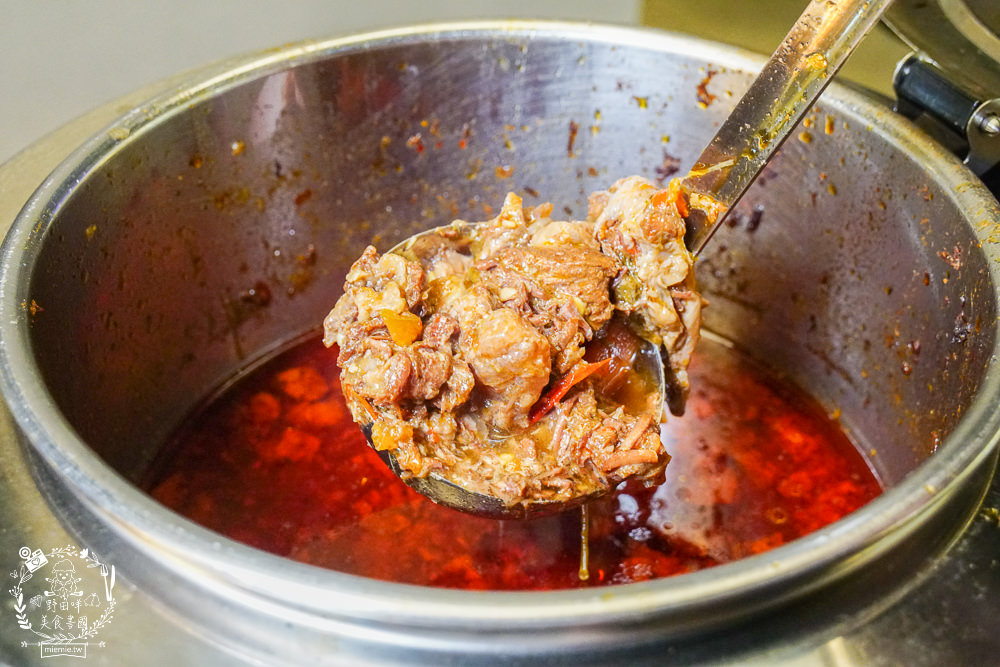 御串燒麻辣火鍋吃到飽|高雄也能吃到串串燒的重慶火鍋?最低558元就超過100種選項超霸氣!麻辣小龍蝦+水煮魚香麻帶勁!