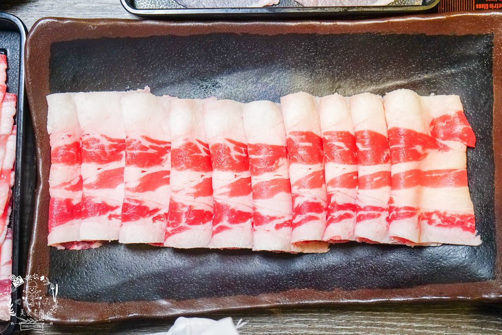 御串燒麻辣火鍋吃到飽|高雄也能吃到串串燒的重慶火鍋?最低558元就超過100種選項超霸氣!麻辣小龍蝦+水煮魚香麻帶勁!