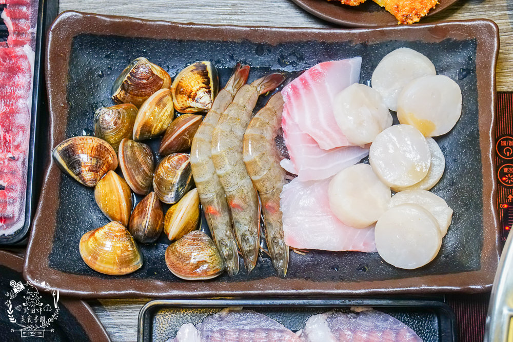 御串燒麻辣火鍋吃到飽|高雄也能吃到串串燒的重慶火鍋?最低558元就超過100種選項超霸氣!麻辣小龍蝦+水煮魚香麻帶勁!