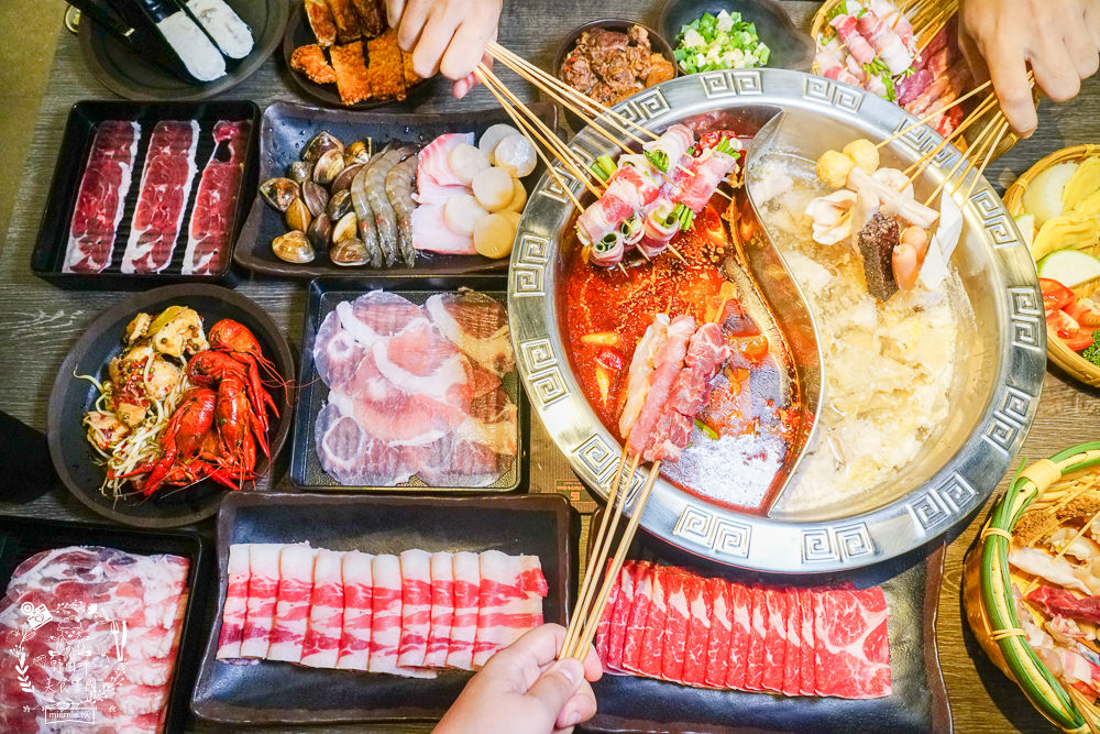 御串燒麻辣火鍋吃到飽|高雄也能吃到串串燒的重慶火鍋?最低558元就超過100種選項超霸氣!麻辣小龍蝦+水煮魚香麻帶勁!