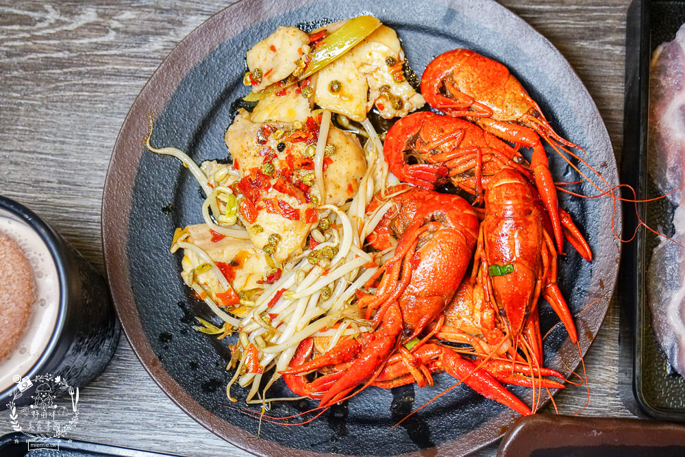 御串燒麻辣火鍋吃到飽|高雄也能吃到串串燒的重慶火鍋?最低558元就超過100種選項超霸氣!麻辣小龍蝦+水煮魚香麻帶勁!