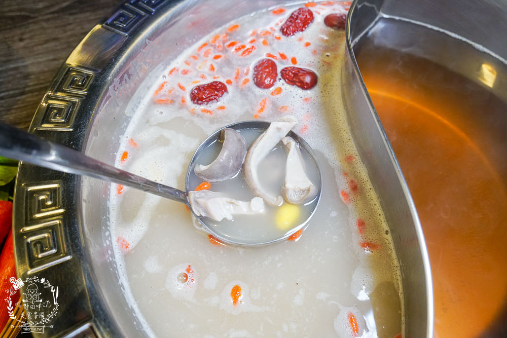 御串燒麻辣火鍋吃到飽|高雄也能吃到串串燒的重慶火鍋?最低558元就超過100種選項超霸氣!麻辣小龍蝦+水煮魚香麻帶勁!