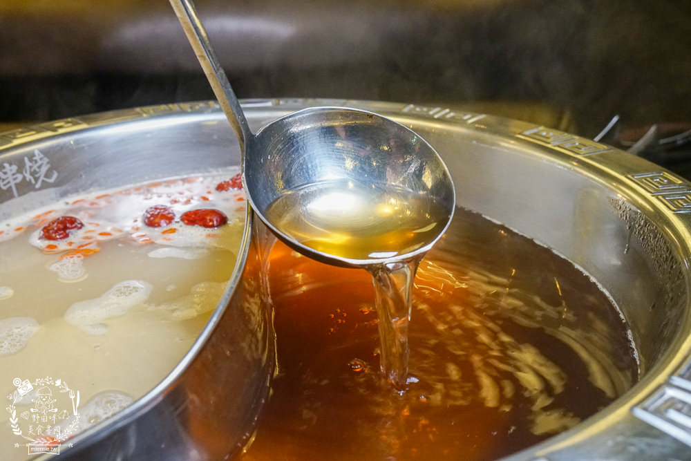 御串燒麻辣火鍋吃到飽|高雄也能吃到串串燒的重慶火鍋?最低558元就超過100種選項超霸氣!麻辣小龍蝦+水煮魚香麻帶勁!