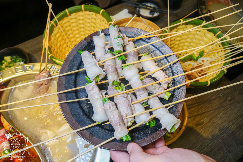 御串燒麻辣火鍋吃到飽|高雄也能吃到串串燒的重慶火鍋?最低558元就超過100種選項超霸氣!麻辣小龍蝦+水煮魚香麻帶勁!