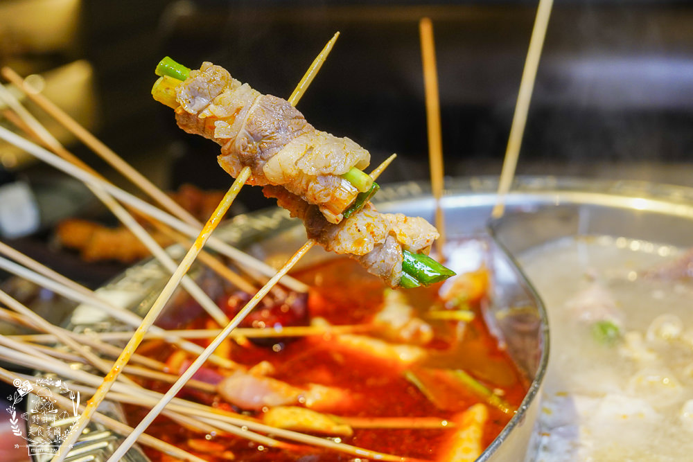 御串燒麻辣火鍋吃到飽|高雄也能吃到串串燒的重慶火鍋?最低558元就超過100種選項超霸氣!麻辣小龍蝦+水煮魚香麻帶勁!