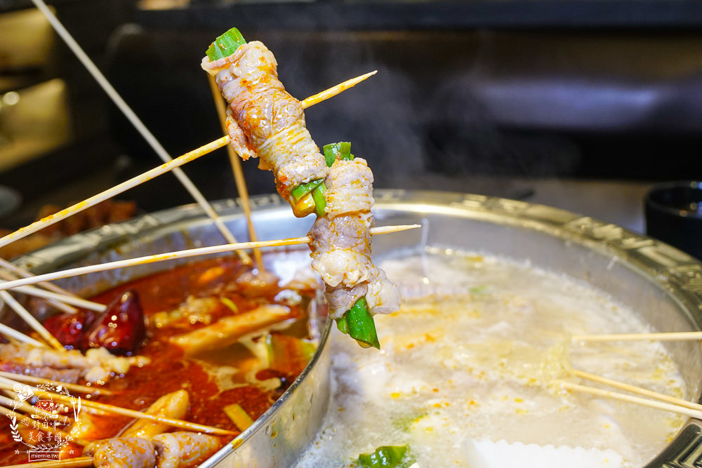 御串燒麻辣火鍋吃到飽|高雄也能吃到串串燒的重慶火鍋?最低558元就超過100種選項超霸氣!麻辣小龍蝦+水煮魚香麻帶勁!