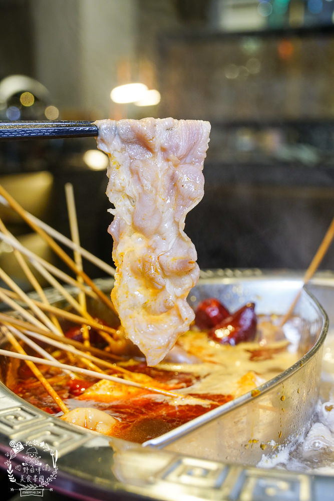 御串燒麻辣火鍋吃到飽|高雄也能吃到串串燒的重慶火鍋?最低558元就超過100種選項超霸氣!麻辣小龍蝦+水煮魚香麻帶勁!