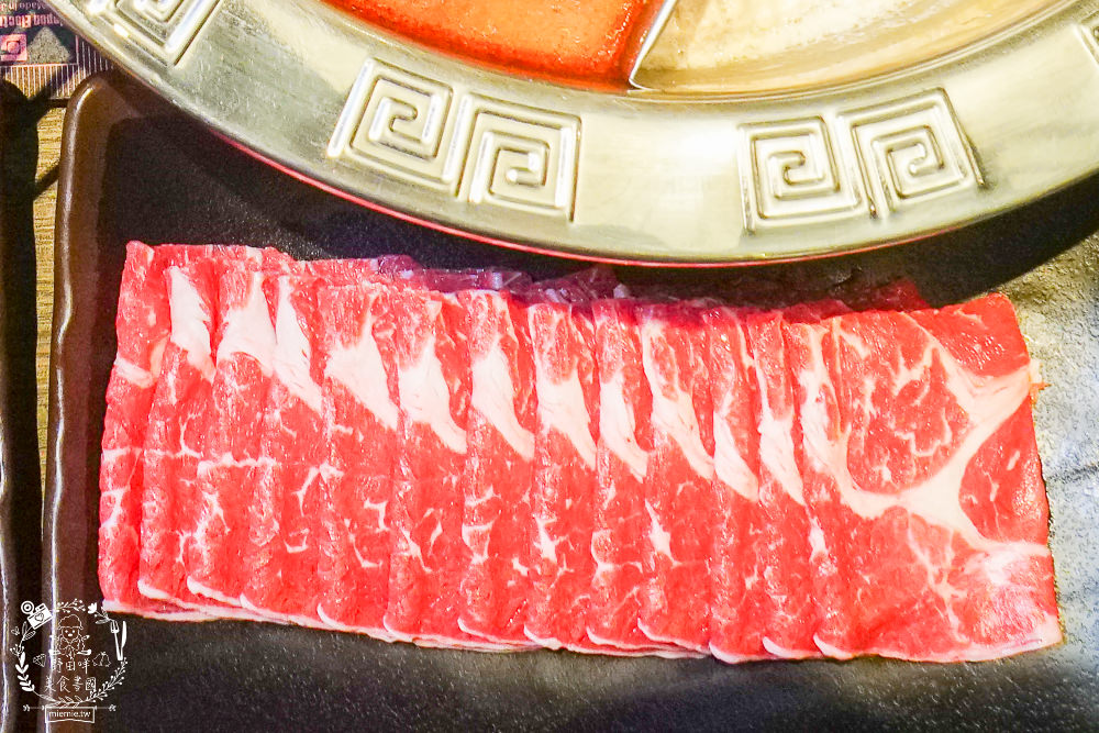 御串燒麻辣火鍋吃到飽|高雄也能吃到串串燒的重慶火鍋?最低558元就超過100種選項超霸氣!麻辣小龍蝦+水煮魚香麻帶勁!